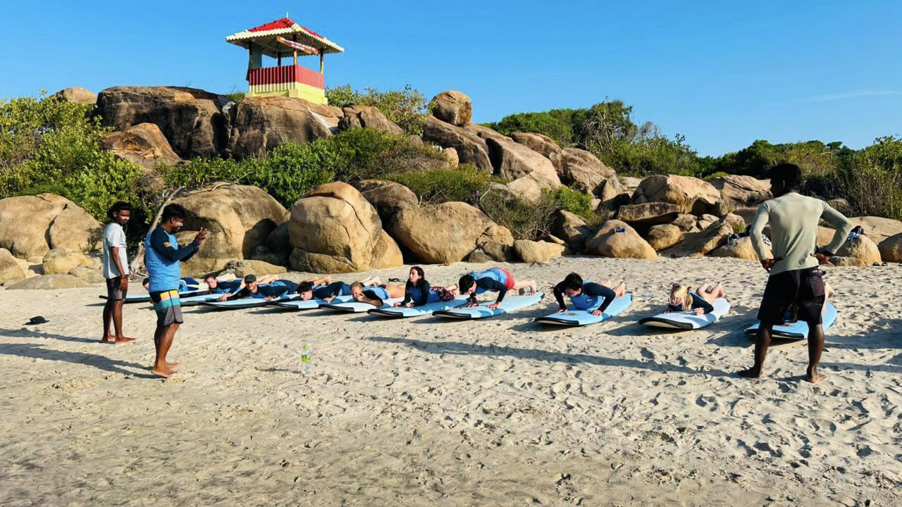 Surf lesson at Arugam Bay